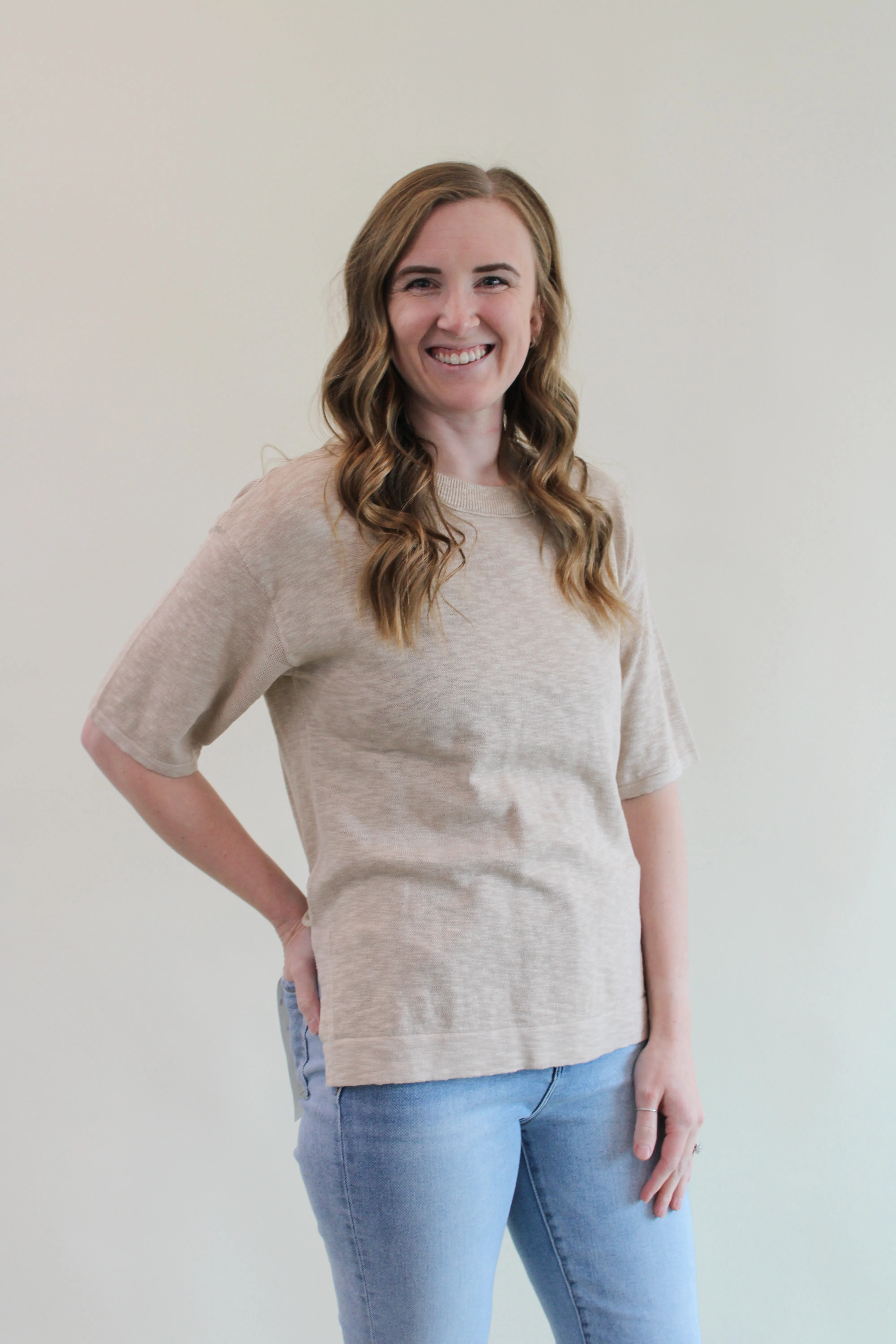 ARA SHORT SLEEVE SWEATER TOP