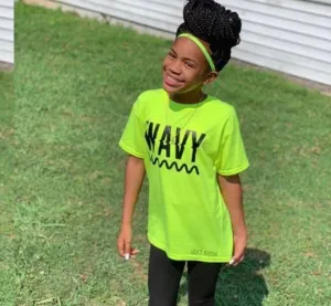 Black Wavy | Neon Yellow Tee