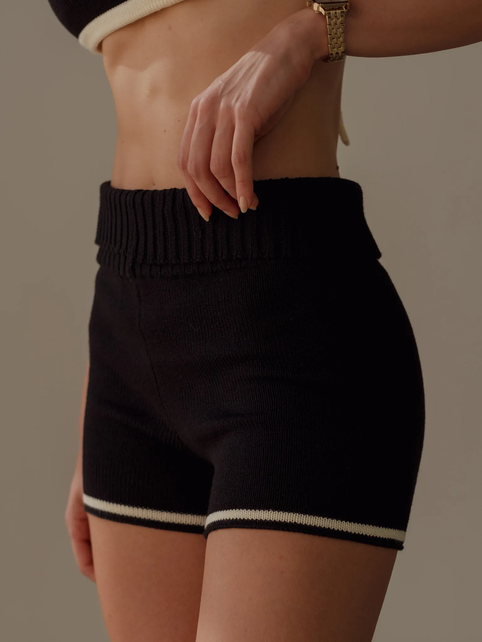 CONTRAST KNIT SHORT - BLACK & CREAMY