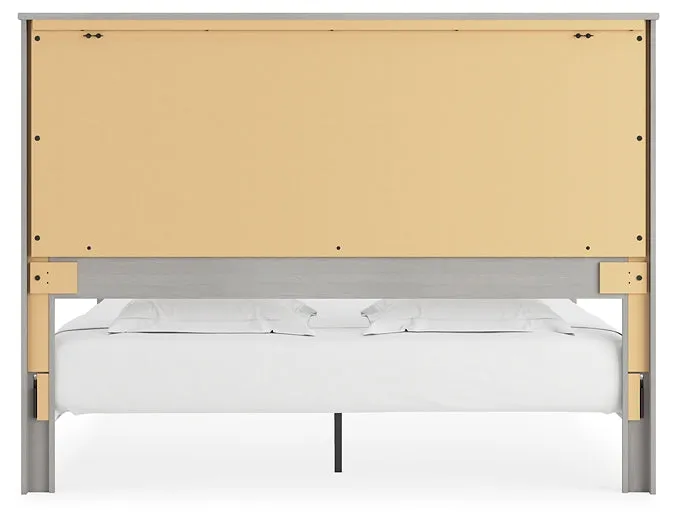 Cottonburg King Panel Bed with Mirrored Dresser and Nightstand