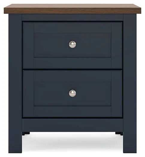 Landocken Queen Panel Bed with Mirrored Dresser and Nightstand