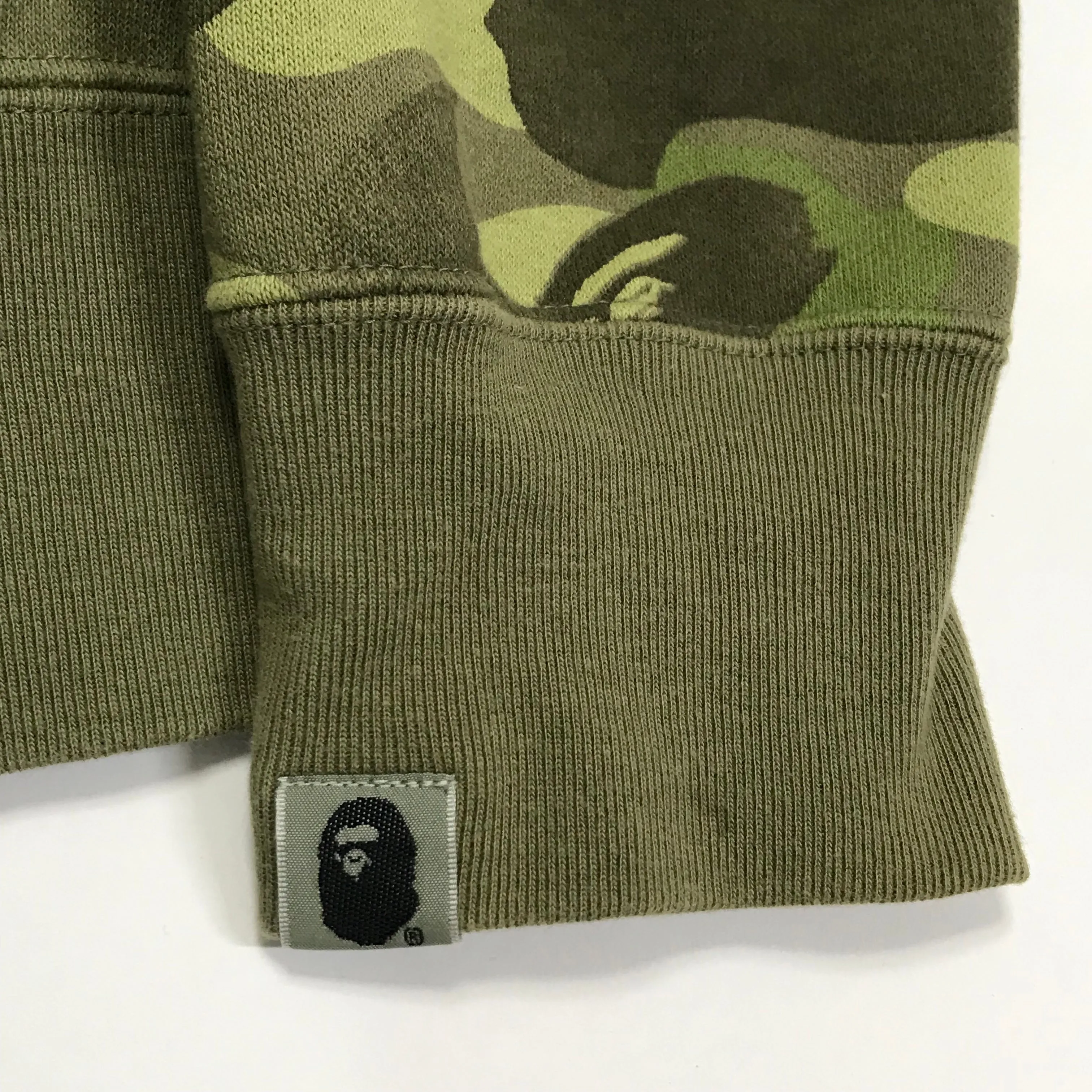 [M] A Bathing Ape Bape x Undefeated Shark Camo Full Zip Hoodie