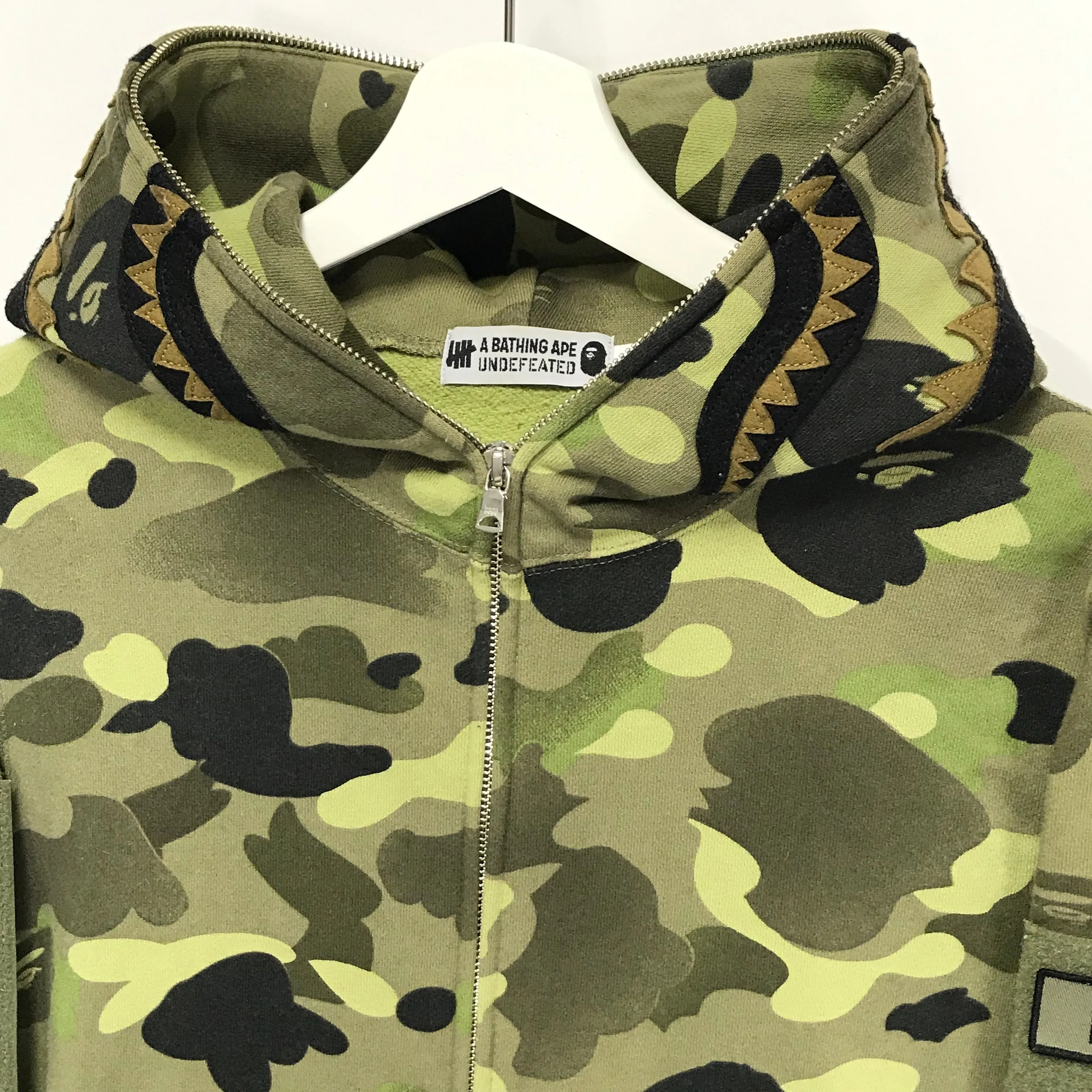 [M] A Bathing Ape Bape x Undefeated Shark Camo Full Zip Hoodie