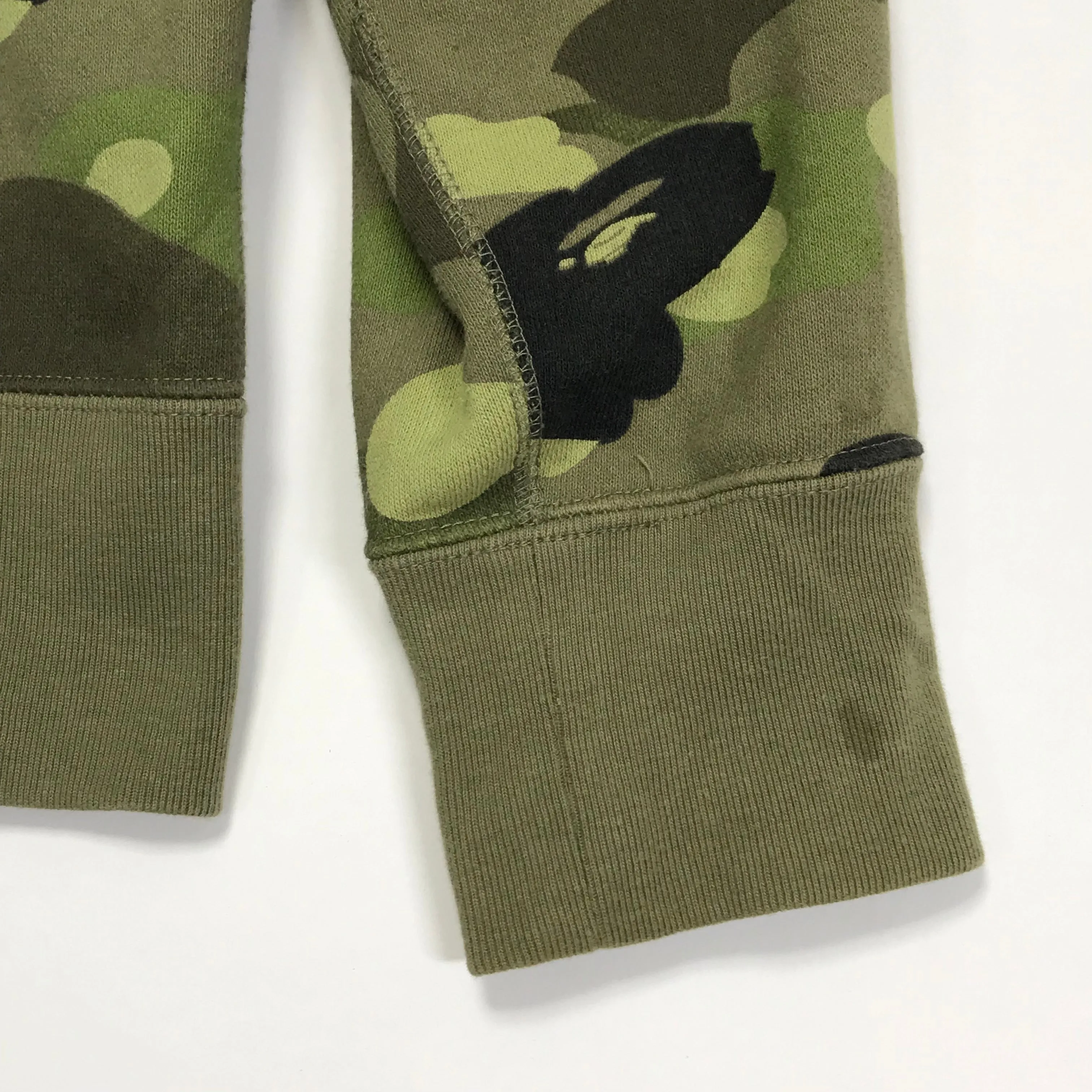 [M] A Bathing Ape Bape x Undefeated Shark Camo Full Zip Hoodie