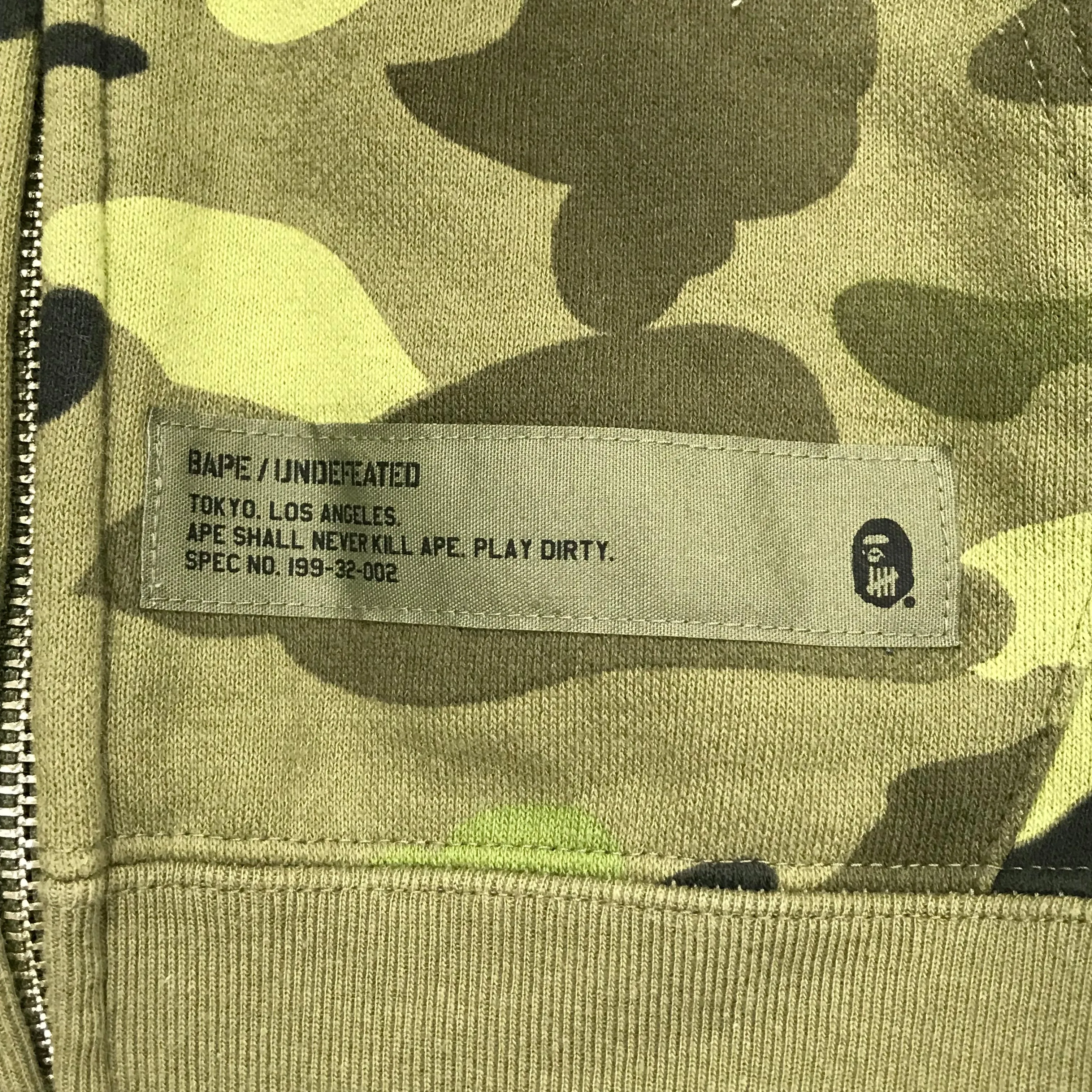 [M] A Bathing Ape Bape x Undefeated Shark Camo Full Zip Hoodie