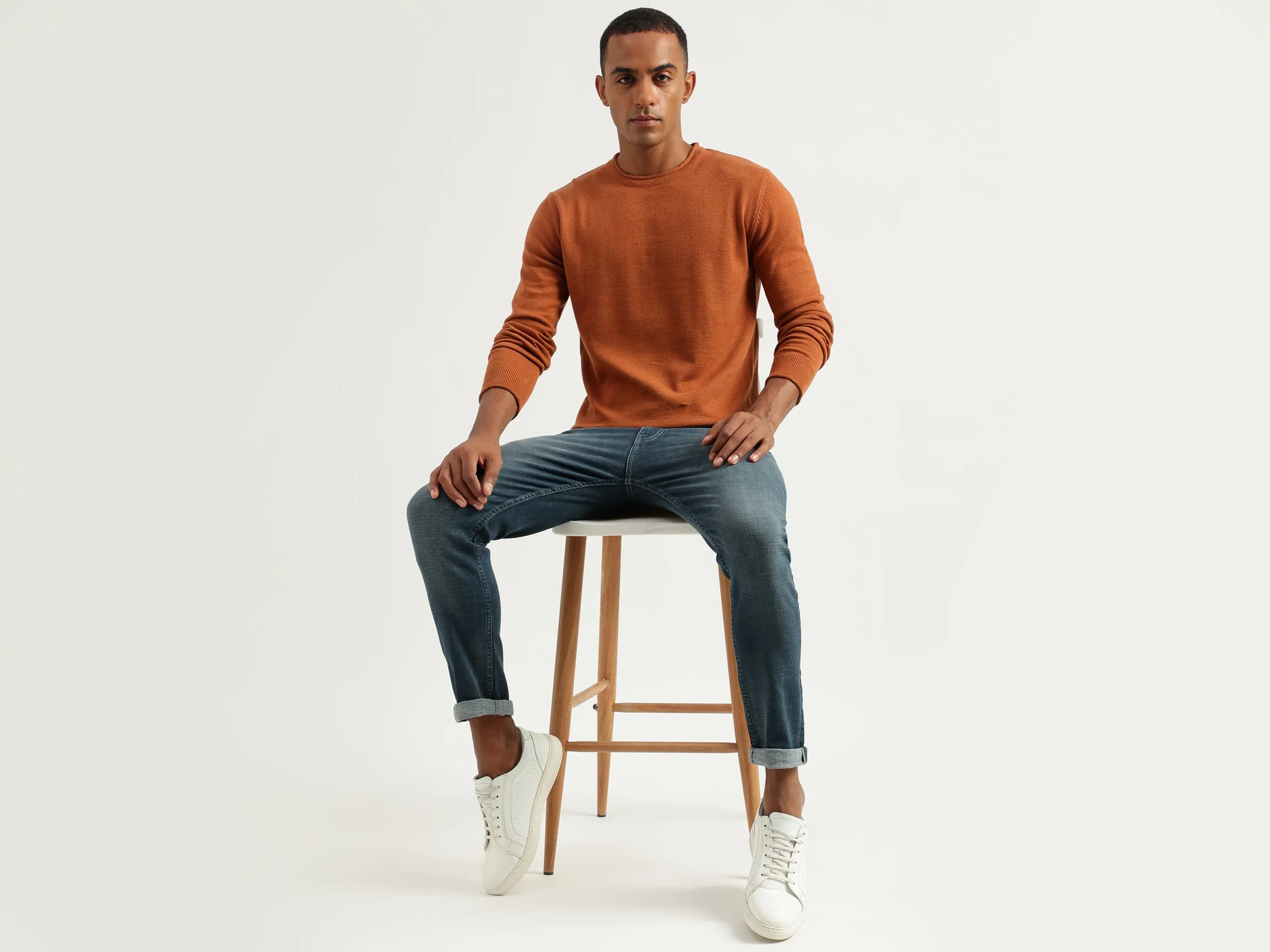 Men's Regular Fit Round Neck Solid Sweaters
