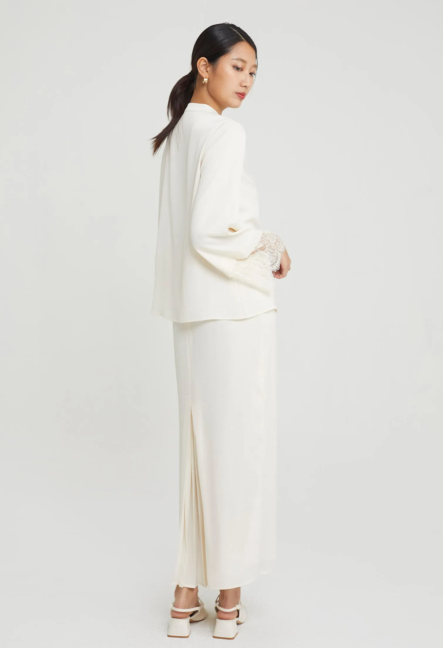 Modern Matte Eyelash Sleeves Blouse