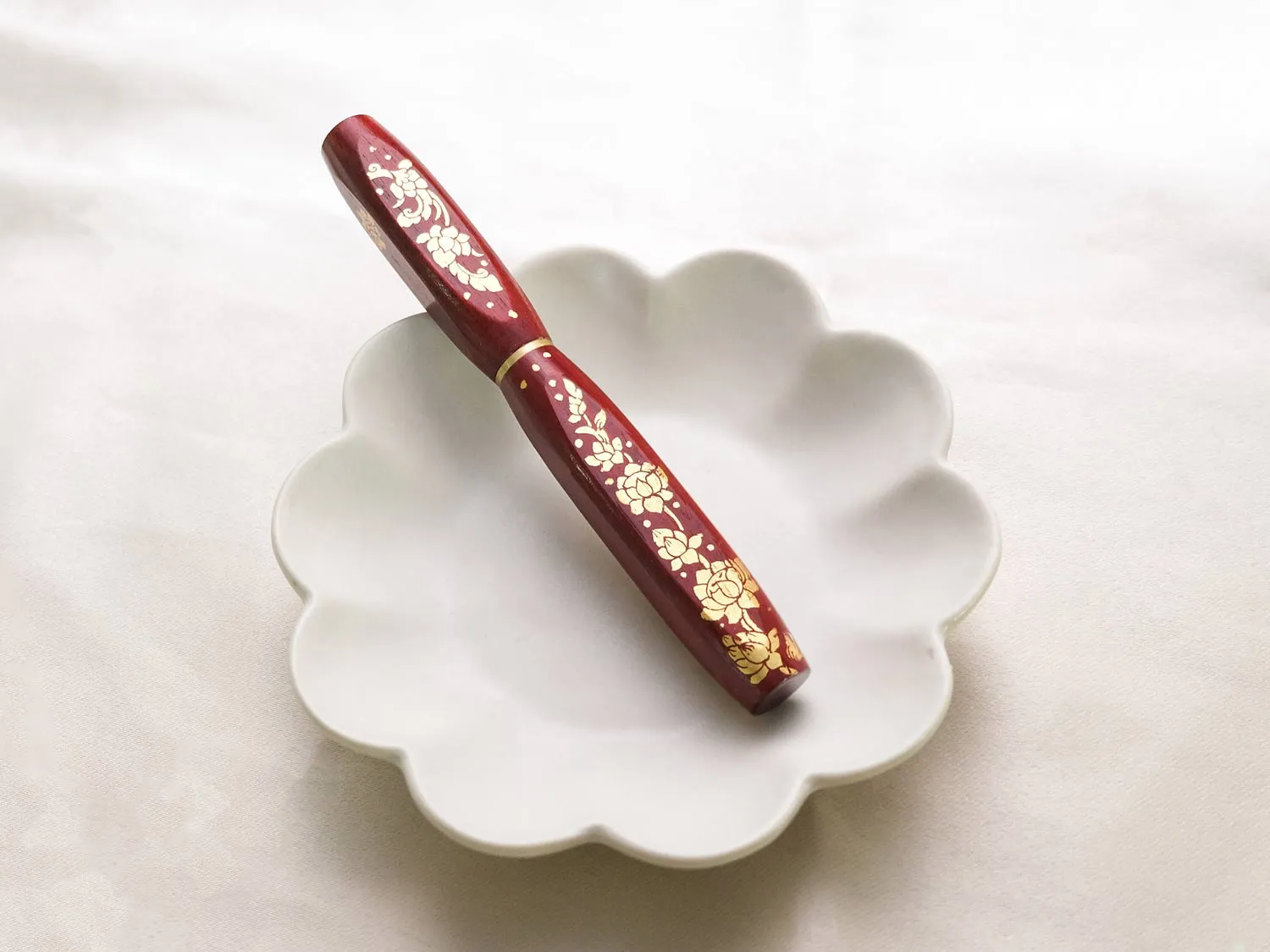 Nam Jai Urushi: Falling Lotus - Red
