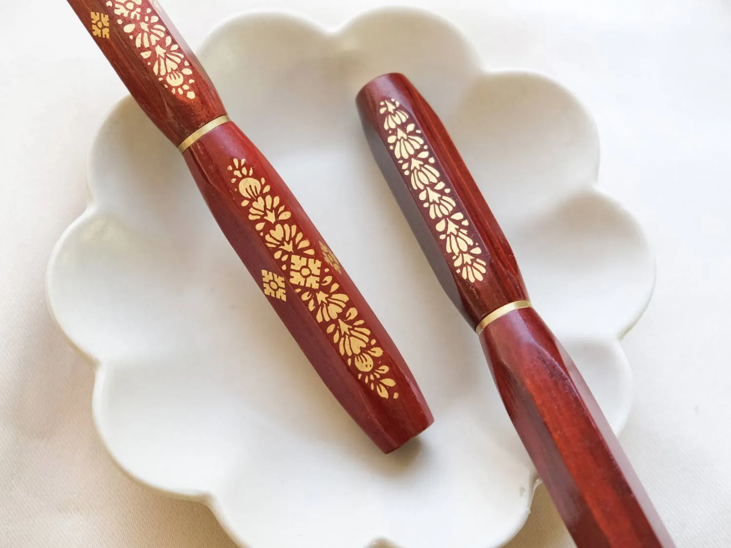 Nam Jai Urushi: Falling Lotus - Red