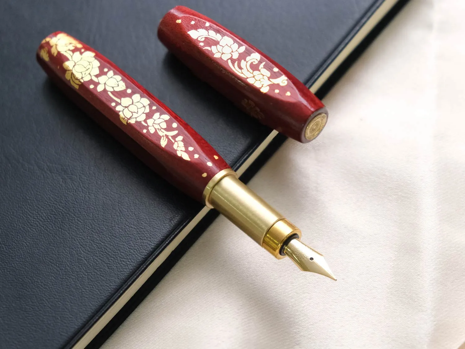 Nam Jai Urushi: Falling Lotus - Red