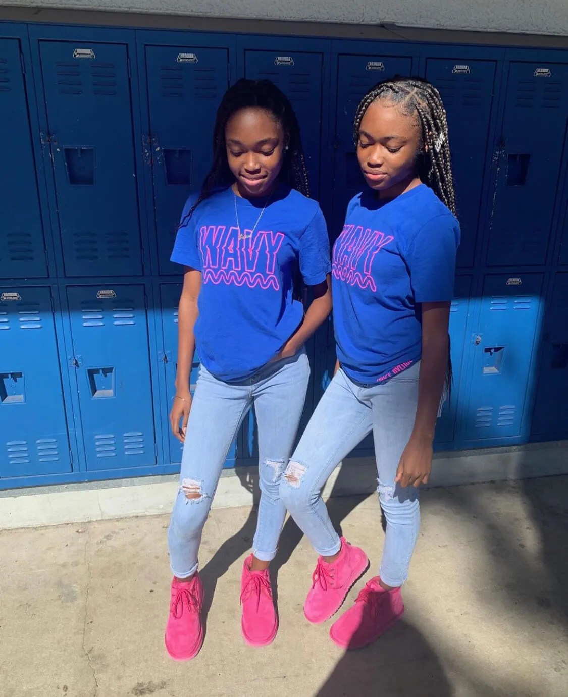 Neon Pink Wavy | Blue Tee