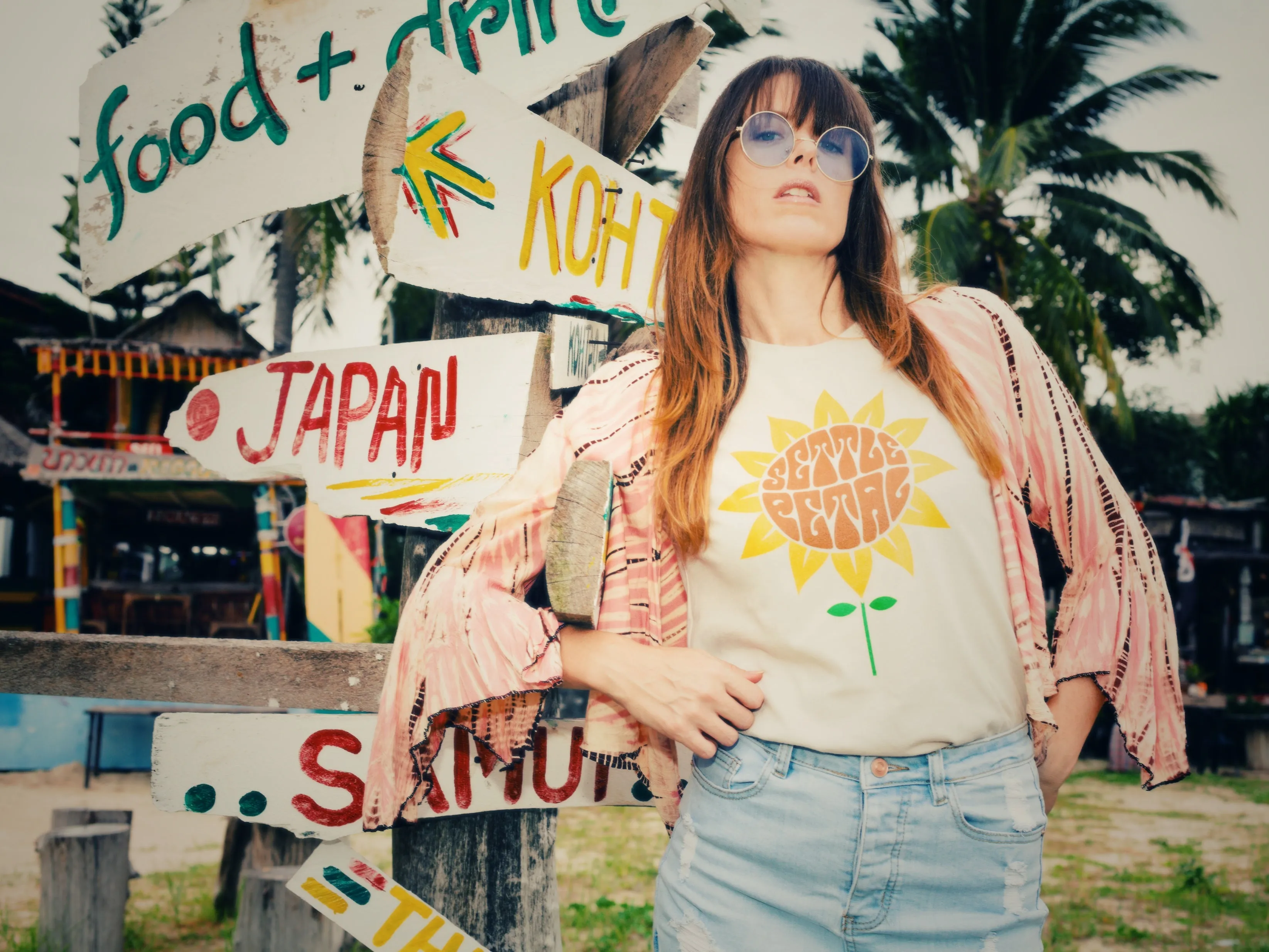 Settle Petal Tee - Yellow on Heather Dust