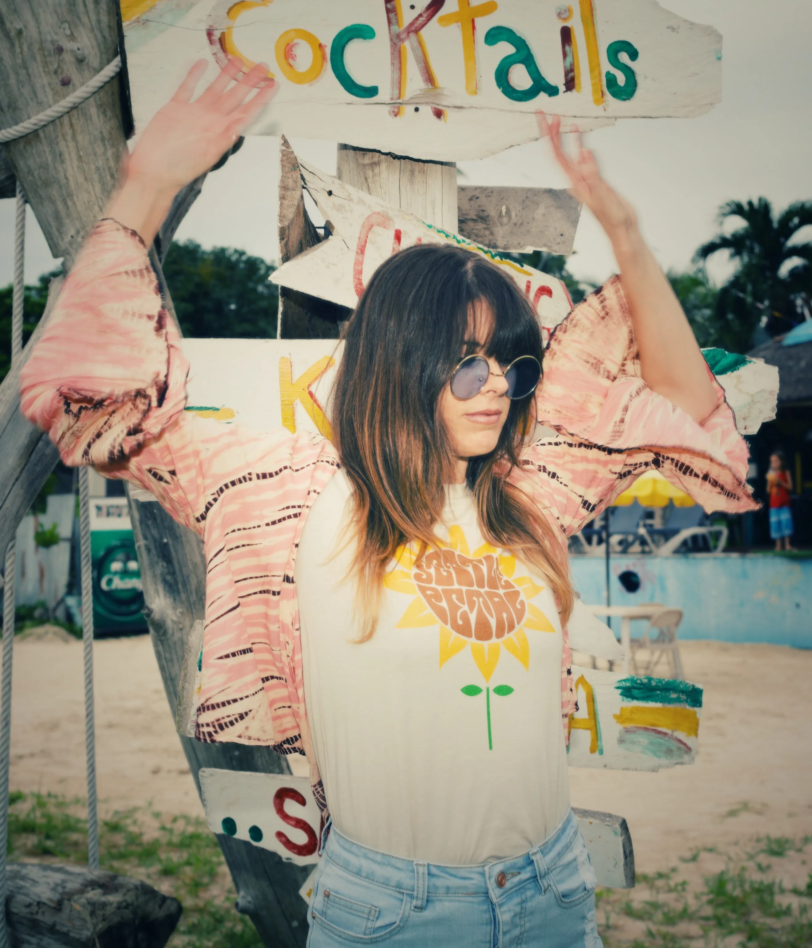Settle Petal Tee - Yellow on Heather Dust