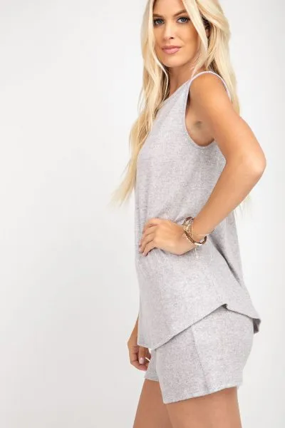 Simple and Easy Sleeveless Top