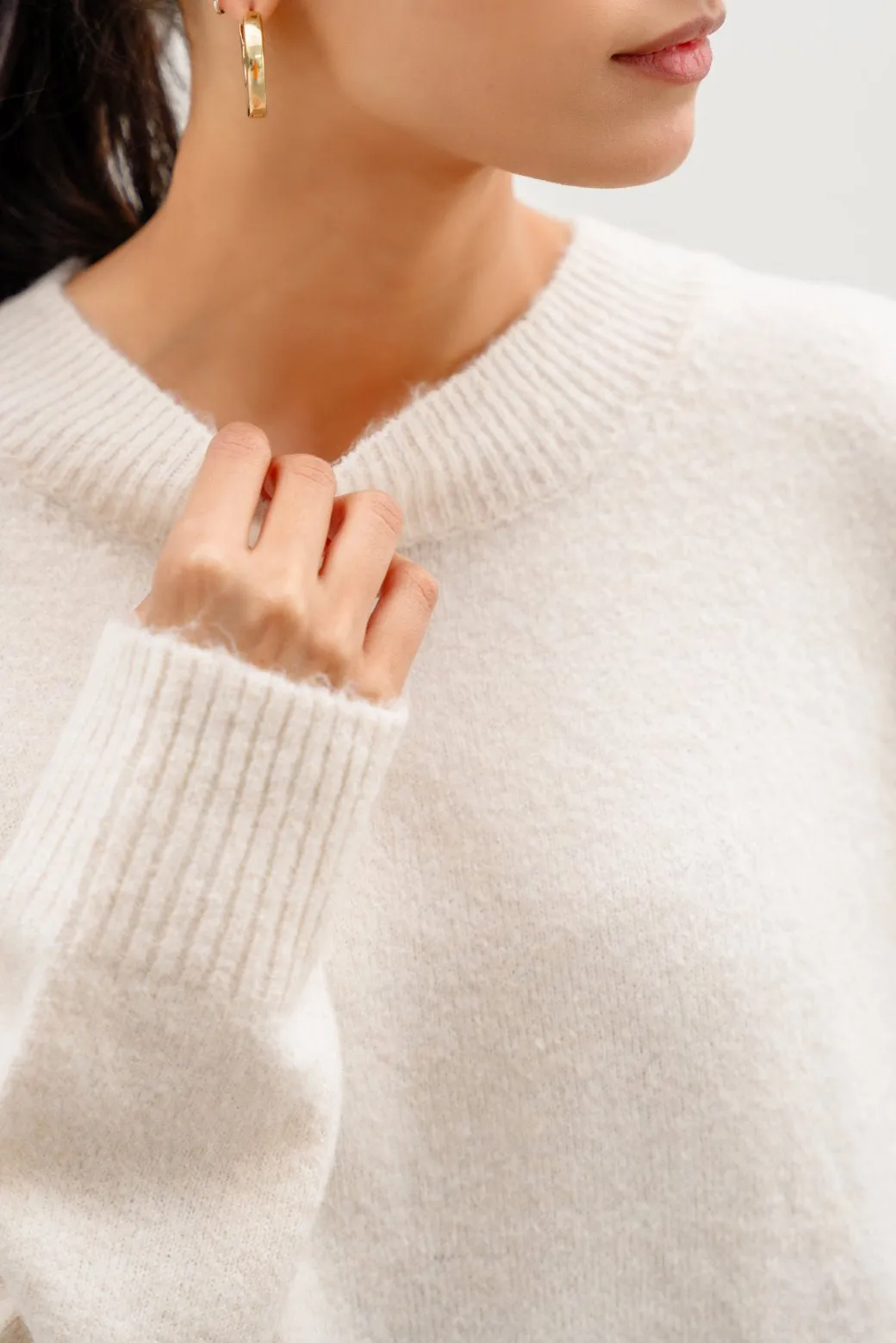 SOFT KNIT SWEATER