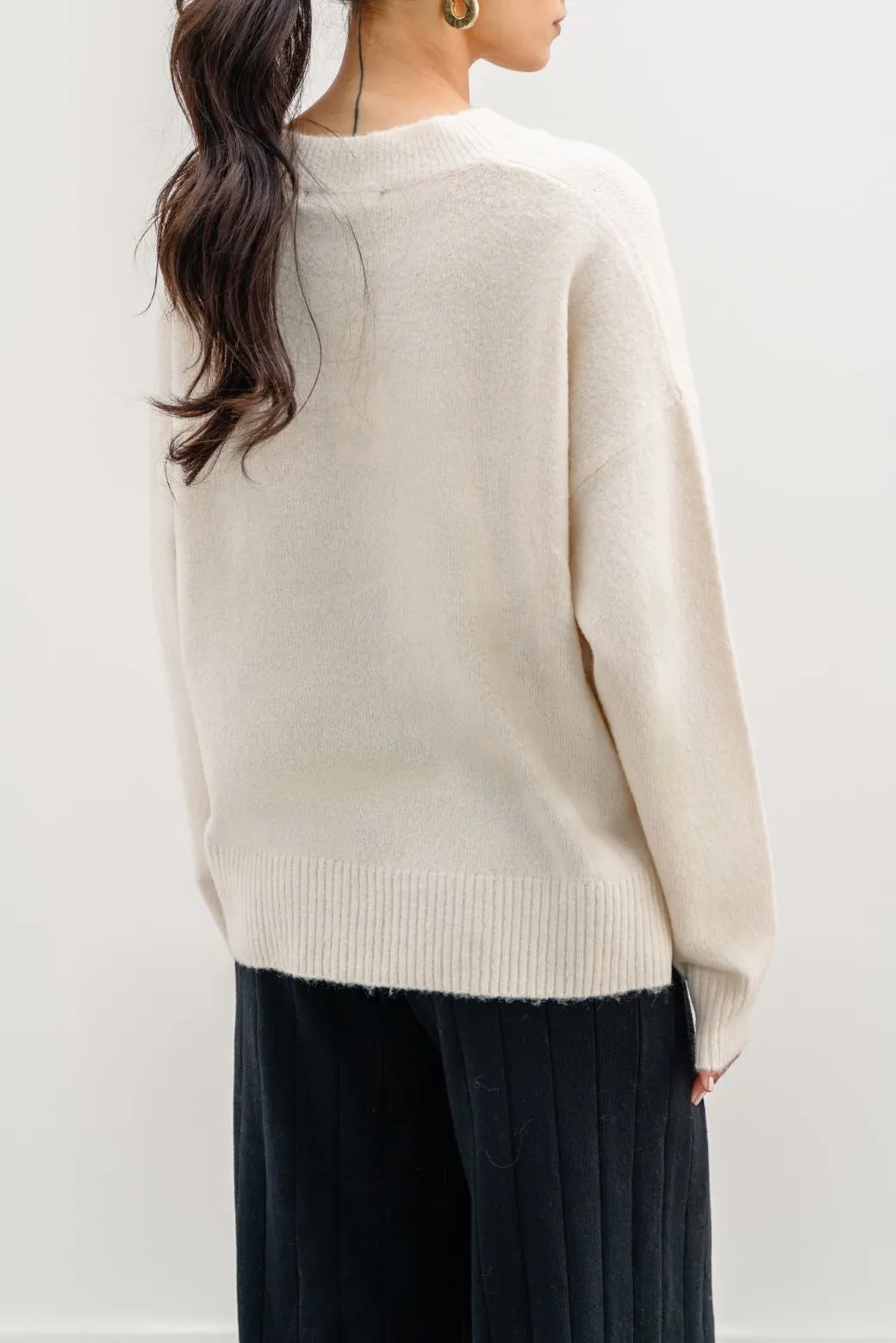 SOFT KNIT SWEATER
