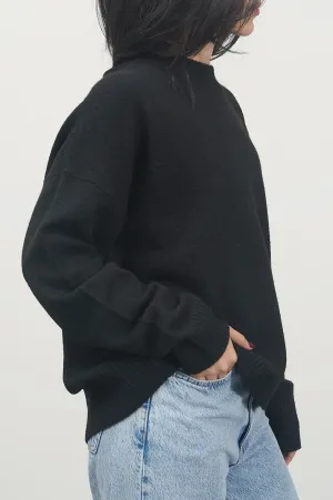SOFT KNIT SWEATER