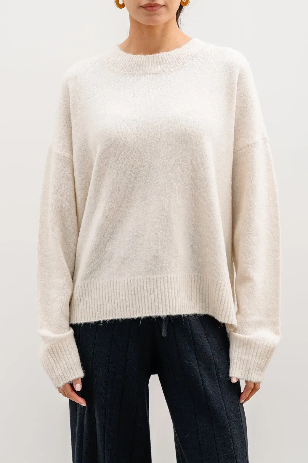 SOFT KNIT SWEATER