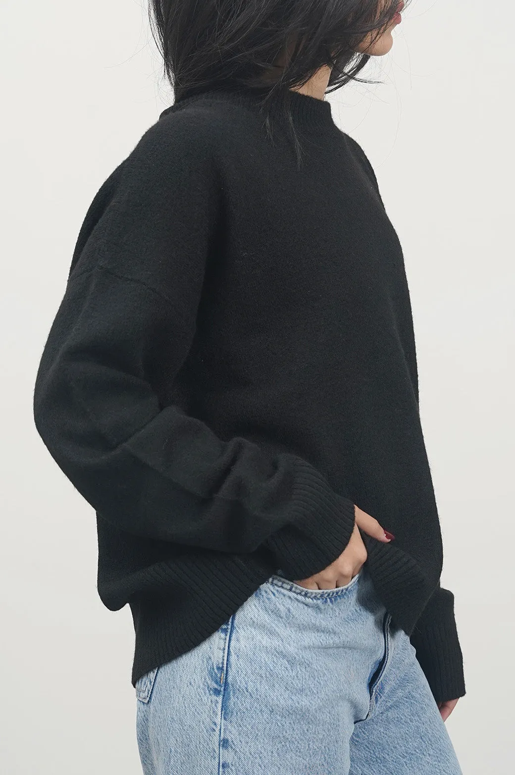 SOFT KNIT SWEATER