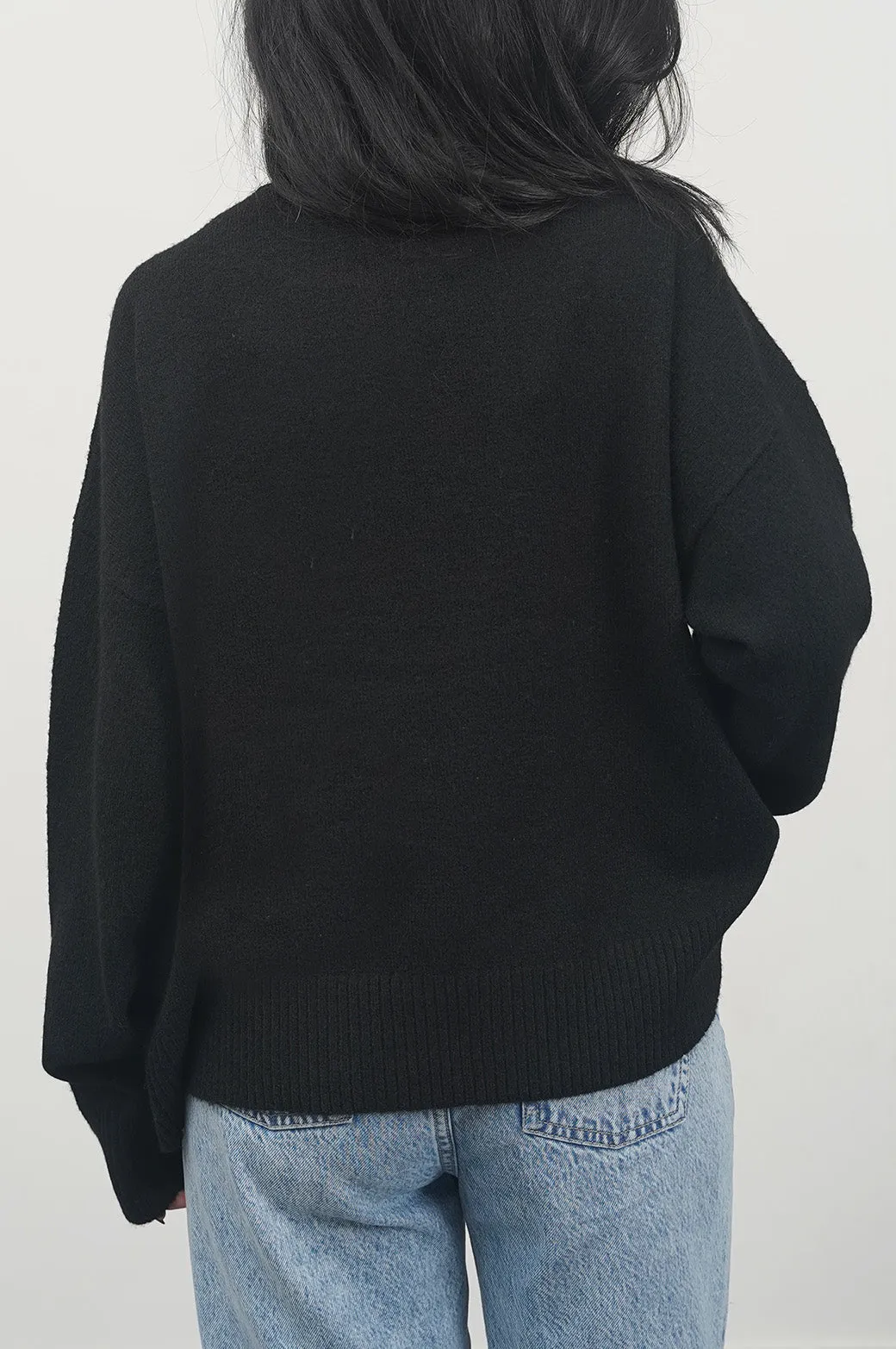 SOFT KNIT SWEATER