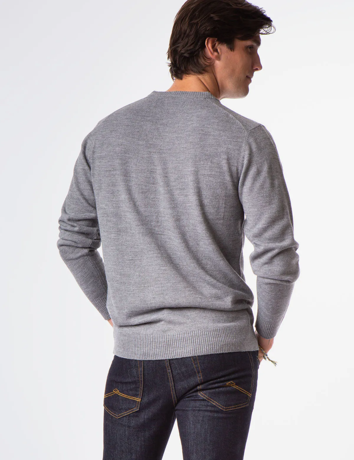 SOFT V-NECK SWEATER