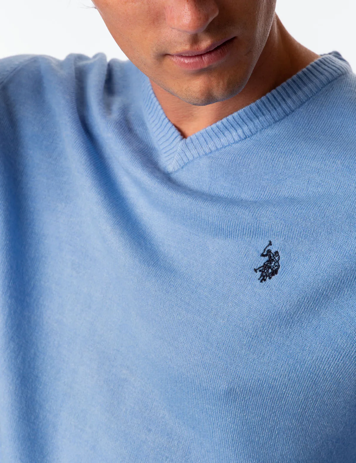 SOFT V-NECK SWEATER