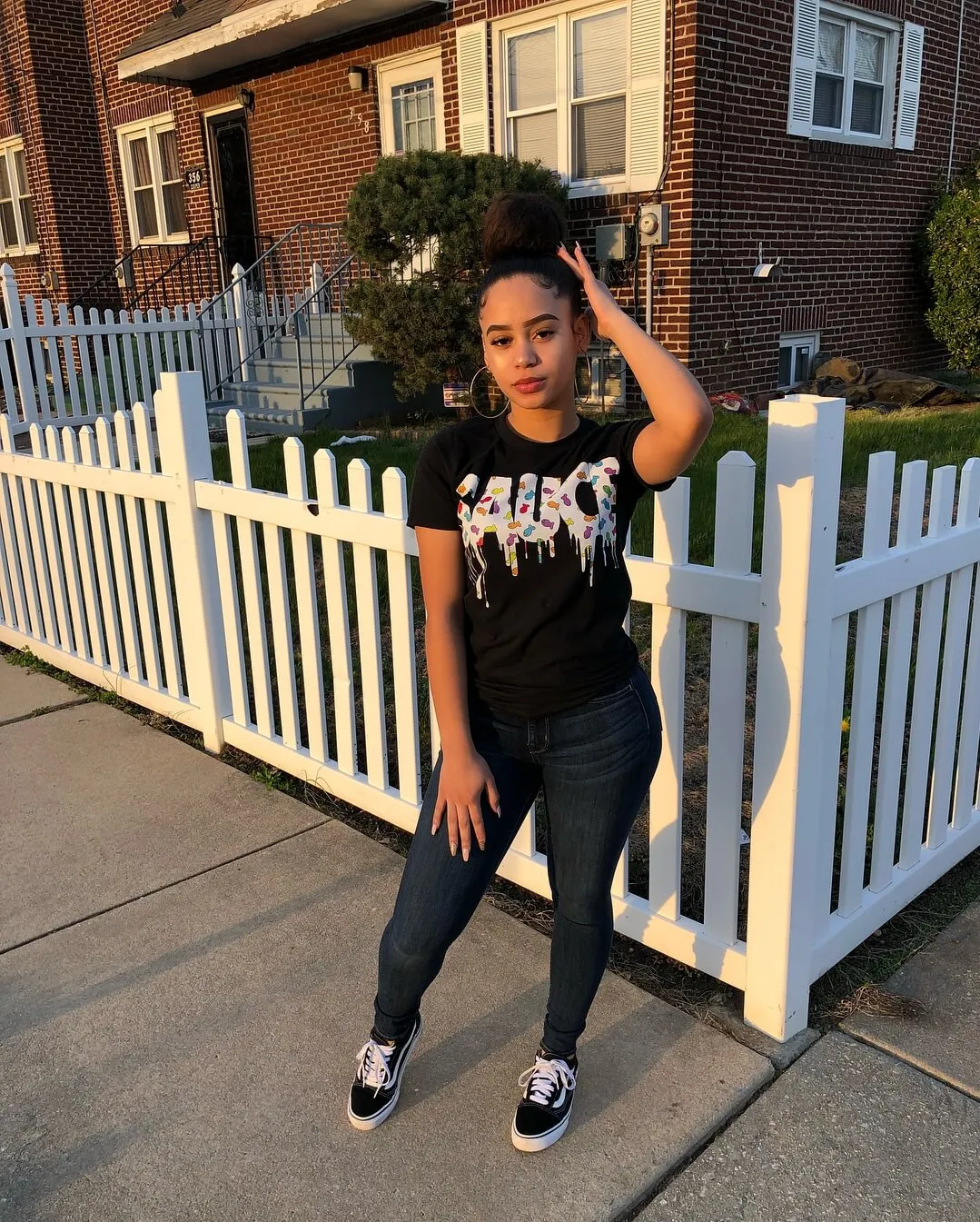 White Goldfish Sauce | Black Tee