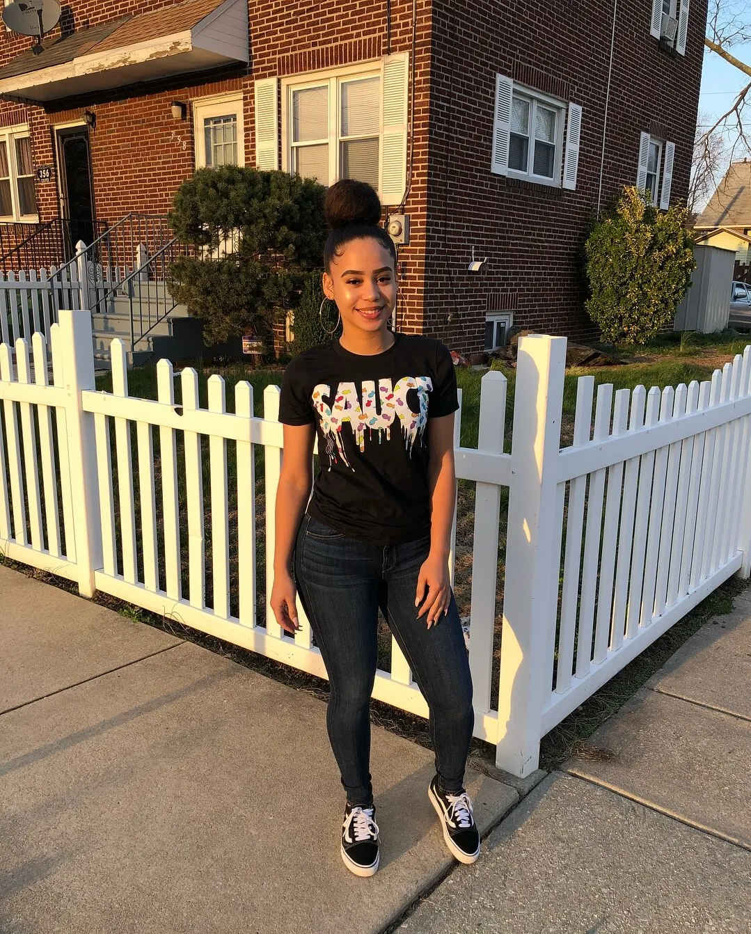 White Goldfish Sauce | Black Tee
